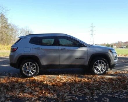 Сірий Джип Compass, об'ємом двигуна 0 л та пробігом 15 тис. км за 15000 $, фото 2 на Automoto.ua