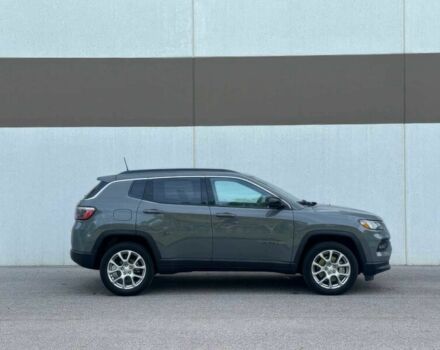 Серый Джип Компас, объемом двигателя 2 л и пробегом 27 тыс. км за 12000 $, фото 4 на Automoto.ua