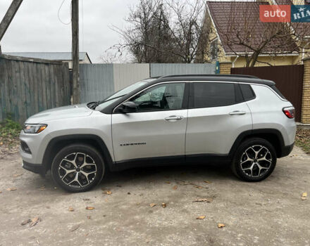 Серый Джип Компас, объемом двигателя 2 л и пробегом 36 тыс. км за 21500 $, фото 3 на Automoto.ua