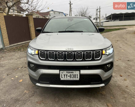 Серый Джип Компас, объемом двигателя 2 л и пробегом 36 тыс. км за 21500 $, фото 1 на Automoto.ua