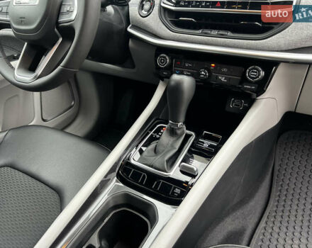 Сірий Джип Compass, об'ємом двигуна 2 л та пробігом 9 тис. км за 22850 $, фото 21 на Automoto.ua