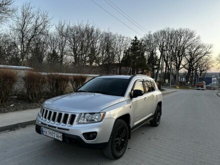 Сірий Джип Compass, об'ємом двигуна 2.4 л та пробігом 255 тис. км за 10000 $, фото 1 на Automoto.ua