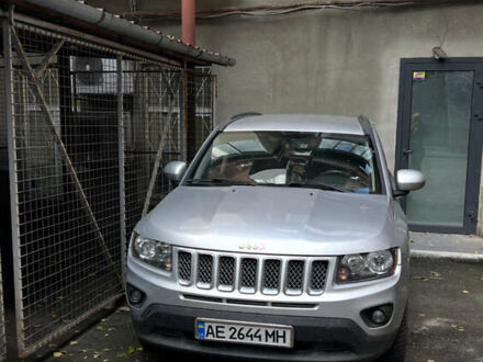 Джип Компас 2013 в Днепре (Днепропетровске) на Automoto.ua Серый Джип Компас, объемом двигателя 2 л и пробегом 110 тыс. км за 10300 $, фото 1 на Automoto.ua