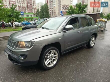 Джип Компас 2013 в Киеве на Automoto.ua Серый Джип Компас, объемом двигателя 2.36 л и пробегом 125 тыс. км за 12000 $, фото 1 на Automoto.ua