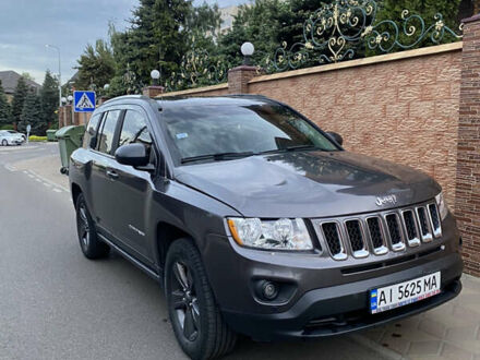 Джип Компас 2014 в Киеве на Automoto.ua Серый Джип Компас, объемом двигателя 2.4 л и пробегом 175 тыс. км за 7999 $, фото 1 на Automoto.ua