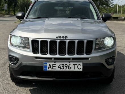 Джип Компас 2014 в Днепре (Днепропетровске) на Automoto.ua Серый Джип Компас, объемом двигателя 2.4 л и пробегом 200 тыс. км за 10500 $, фото 1 на Automoto.ua