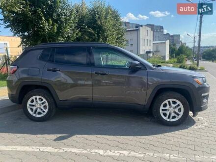 Джип Компас 2017 в Киеве на Automoto.ua Серый Джип Компас, объемом двигателя 2.4 л и пробегом 107 тыс. км за 14400 $, фото 1 на Automoto.ua