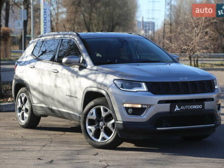 Джип Компас 2018 в Киеве на Automoto.ua Серый Джип Компас, объемом двигателя 2.36 л и пробегом 160 тыс. км за 16990 $, фото 1 на Automoto.ua
