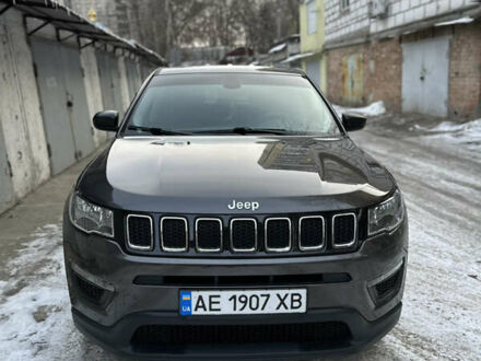 Джип Компас 2018 в Днепре (Днепропетровске) на Automoto.ua Серый Джип Компас, объемом двигателя 2.36 л и пробегом 70 тыс. км за 15800 $, фото 1 на Automoto.ua