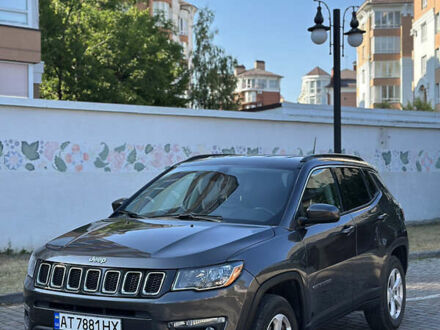 Джип Compass 2019 у Івано-Франківську на Automoto.ua Сірий Джип Compass, об'ємом двигуна 2.36 л та пробігом 100 тис. км за 15800 $, фото 1 на Automoto.ua
