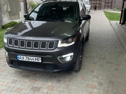 Джип Compass 2019 у Харкові на Automoto.ua Сірий Джип Compass, об'ємом двигуна 2.36 л та пробігом 50 тис. км за 17500 $, фото 1 на Automoto.ua