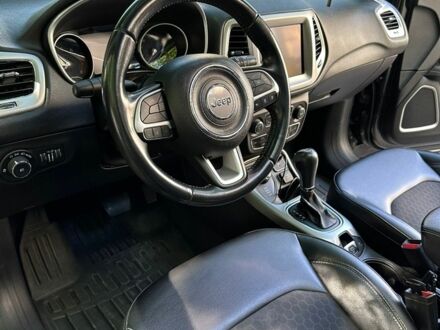 Сірий Джип Compass, об'ємом двигуна 2.4 л та пробігом 122 тис. км за 18499 $, фото 1 на Automoto.ua