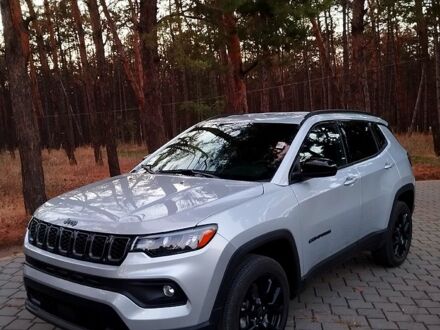 Сірий Джип Compass, об'ємом двигуна 2 л та пробігом 400 тис. км за 26000 $, фото 1 на Automoto.ua