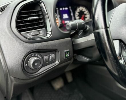 Білий Джип Інша, об'ємом двигуна 2.4 л та пробігом 230 тис. км за 12300 $, фото 19 на Automoto.ua