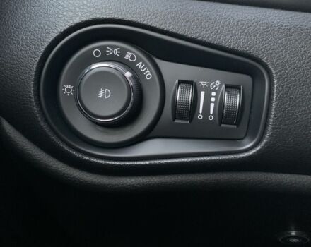 Черный Джип Другая, объемом двигателя 2.4 л и пробегом 213 тыс. км за 12000 $, фото 16 на Automoto.ua