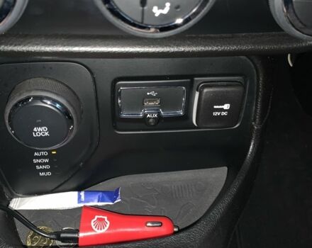 Черный Джип Другая, объемом двигателя 2.4 л и пробегом 213 тыс. км за 12000 $, фото 13 на Automoto.ua