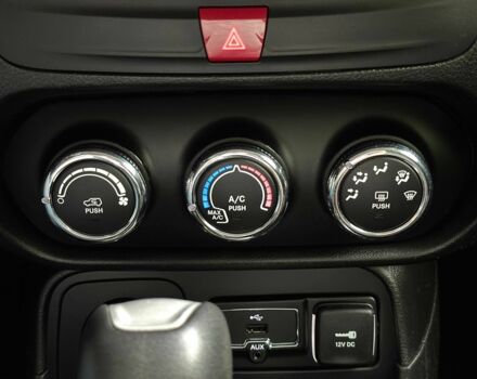 Черный Джип Другая, объемом двигателя 2.4 л и пробегом 313 тыс. км за 12500 $, фото 18 на Automoto.ua