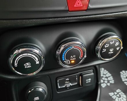 Синій Джип Інша, об'ємом двигуна 2.4 л та пробігом 249 тис. км за 10650 $, фото 14 на Automoto.ua