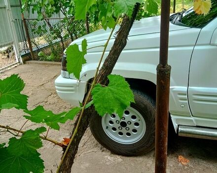 Белый Джип Гранд Чероки, объемом двигателя 4 л и пробегом 0 тыс. км за 5300 $, фото 2 на Automoto.ua