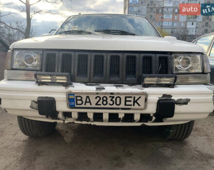 Білий Джип Grand Cherokee, об'ємом двигуна 5.2 л та пробігом 260 тис. км за 6500 $, фото 1 на Automoto.ua