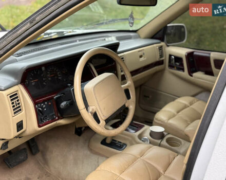 Белый Джип Гранд Чероки, объемом двигателя 5.2 л и пробегом 280 тыс. км за 6500 $, фото 9 на Automoto.ua