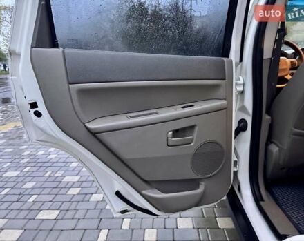 Белый Джип Гранд Чероки, объемом двигателя 4.7 л и пробегом 228 тыс. км за 7400 $, фото 61 на Automoto.ua