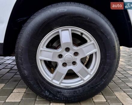 Белый Джип Гранд Чероки, объемом двигателя 4.7 л и пробегом 228 тыс. км за 7400 $, фото 31 на Automoto.ua