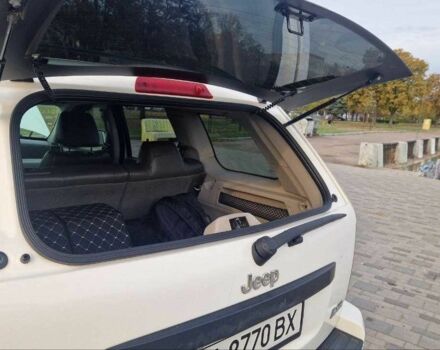 Джип Grand Cherokee 2008 у Дніпро (Дніпропетровську) на Automoto.ua Білий Джип Grand Cherokee, об'ємом двигуна 3 л та пробігом 230 тис. км за 9641 $, фото 13 на Automoto.ua