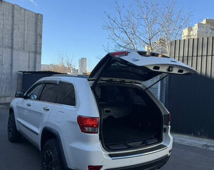 Білий Джип Grand Cherokee, об'ємом двигуна 2.99 л та пробігом 250 тис. км за 12999 $, фото 9 на Automoto.ua