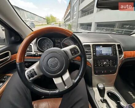 Джип Гранд Чероки 2012 в Львове на Automoto.ua Белый Джип Гранд Чероки, объемом двигателя 2.99 л и пробегом 250 тыс. км за 18800 $, фото 11 на Automoto.ua
