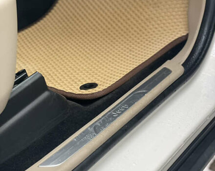 Білий Джип Grand Cherokee, об'ємом двигуна 2.99 л та пробігом 189 тис. км за 18000 $, фото 24 на Automoto.ua