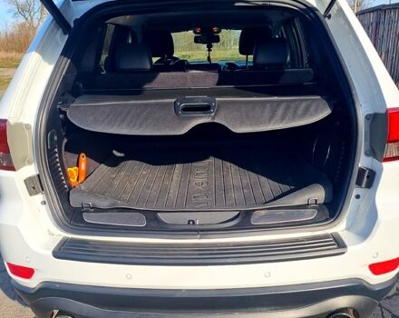 Белый Джип Гранд Чероки, объемом двигателя 3 л и пробегом 255 тыс. км за 20500 $, фото 1 на Automoto.ua