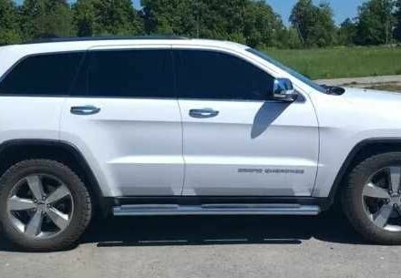 Белый Джип Гранд Чероки, объемом двигателя 3 л и пробегом 180 тыс. км за 10000 $, фото 1 на Automoto.ua