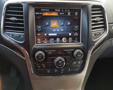 Білий Джип Grand Cherokee, об'ємом двигуна 3 л та пробігом 249 тис. км за 17500 $, фото 3 на Automoto.ua