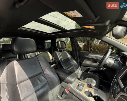 Белый Джип Гранд Чероки, объемом двигателя 2.99 л и пробегом 228 тыс. км за 19500 $, фото 5 на Automoto.ua