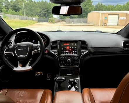 Білий Джип Grand Cherokee, об'ємом двигуна 6.4 л та пробігом 130 тис. км за 12800 $, фото 9 на Automoto.ua