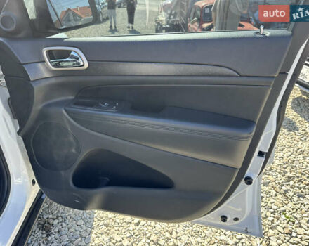 Белый Джип Гранд Чероки, объемом двигателя 3.6 л и пробегом 113 тыс. км за 19999 $, фото 25 на Automoto.ua