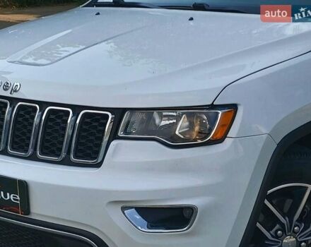Джип Гранд Чероки 2016 в Николаеве на Automoto.ua Белый Джип Гранд Чероки, объемом двигателя 3.6 л и пробегом 100 тыс. км за 24490 $, фото 2 на Automoto.ua