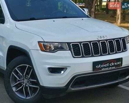 Джип Гранд Чероки 2016 в Николаеве на Automoto.ua Белый Джип Гранд Чероки, объемом двигателя 3.6 л и пробегом 100 тыс. км за 24490 $, фото 5 на Automoto.ua