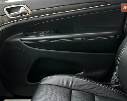 Белый Джип Гранд Чероки, объемом двигателя 2.99 л и пробегом 142 тыс. км за 25000 $, фото 25 на Automoto.ua