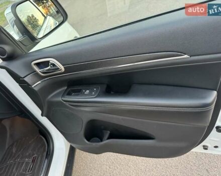 Джип Гранд Чероки 2016 в Черкассах на Automoto.ua Белый Джип Гранд Чероки, объемом двигателя 3.6 л и пробегом 164 тыс. км за 19600 $, фото 26 на Automoto.ua