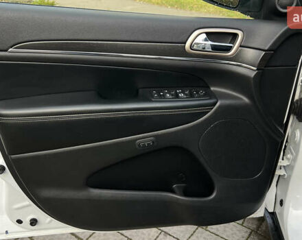 Белый Джип Гранд Чероки, объемом двигателя 2.99 л и пробегом 142 тыс. км за 25000 $, фото 32 на Automoto.ua