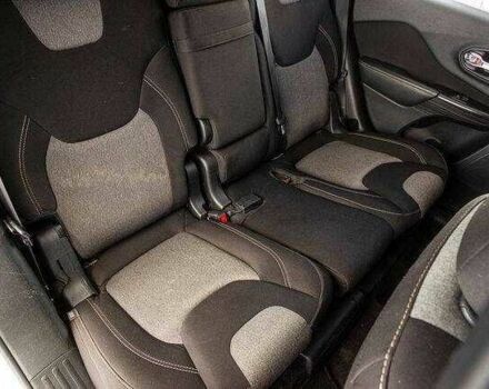 Білий Джип Grand Cherokee, об'ємом двигуна 2.4 л та пробігом 65 тис. км за 1900 $, фото 10 на Automoto.ua