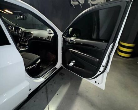 Джип Grand Cherokee 2016 у Києві на Automoto.ua Білий Джип Grand Cherokee, об'ємом двигуна 3.6 л та пробігом 246 тис. км за 20499 $, фото 13 на Automoto.ua