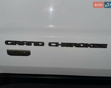 Джип Grand Cherokee 2016 у Києві на Automoto.ua Білий Джип Grand Cherokee, об'ємом двигуна 3.6 л та пробігом 246 тис. км за 20499 $, фото 19 на Automoto.ua