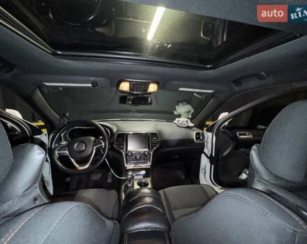 Джип Grand Cherokee 2016 у Києві на Automoto.ua Білий Джип Grand Cherokee, об'ємом двигуна 3.6 л та пробігом 246 тис. км за 20499 $, фото 17 на Automoto.ua