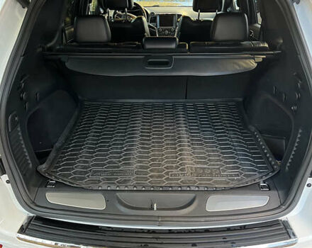 Джип Гранд Чероки 2016 в Львове на Automoto.ua Белый Джип Гранд Чероки, объемом двигателя 3.61 л и пробегом 50 тыс. км за 23800 $, фото 18 на Automoto.ua