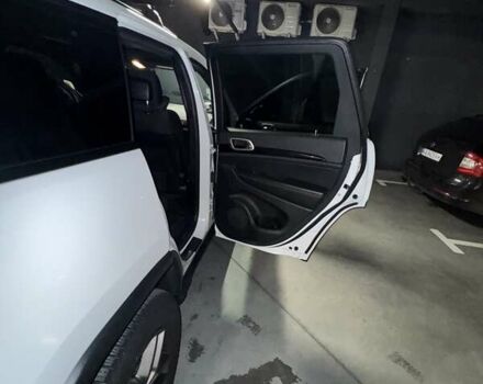 Джип Grand Cherokee 2016 у Києві на Automoto.ua Білий Джип Grand Cherokee, об'ємом двигуна 3.6 л та пробігом 246 тис. км за 20499 $, фото 12 на Automoto.ua