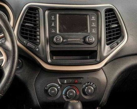 Білий Джип Grand Cherokee, об'ємом двигуна 2.4 л та пробігом 65 тис. км за 1900 $, фото 7 на Automoto.ua