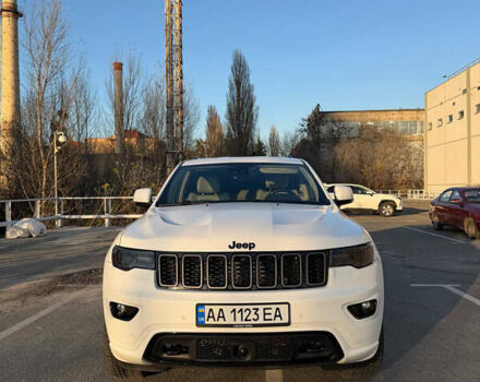 Белый Джип Гранд Чероки, объемом двигателя 5.7 л и пробегом 88 тыс. км за 38000 $, фото 4 на Automoto.ua
